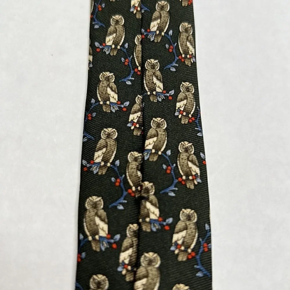 Brooks Brothers Basics Silk tie with owl print in Hunter green EUC